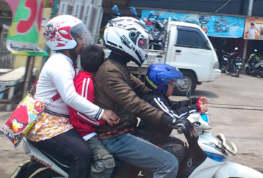Jakarta traffic, motobike riders Jakarta, Jakarta family