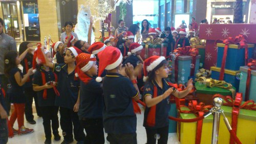 kids chasing bubbles in Jakarta Pacific Place Shopping Mall