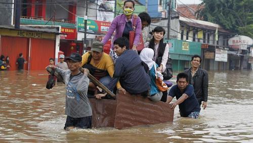 idonesia flood 2103, JAKARTA FLOOD, jakarta evacuate, heavy rain in jakarta